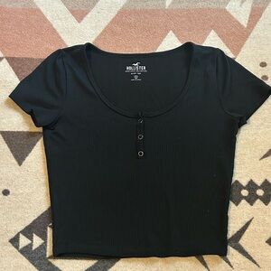 Hollister Women's Black Buttoned Tee